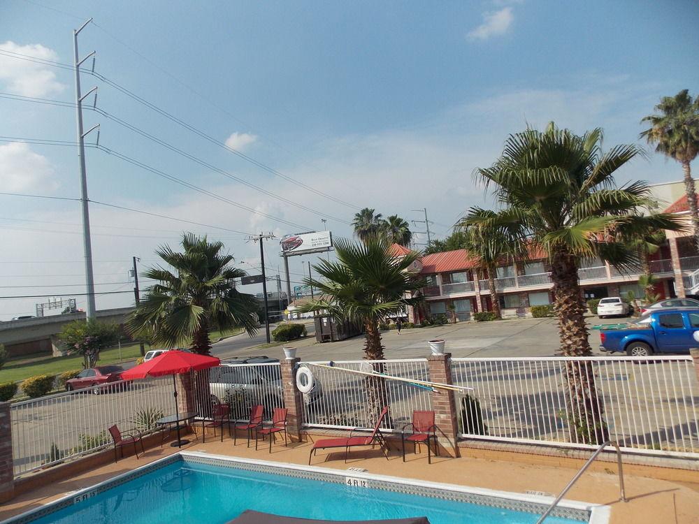 Econo Lodge Inn & Suites Downtown San Antonio Exterior photo