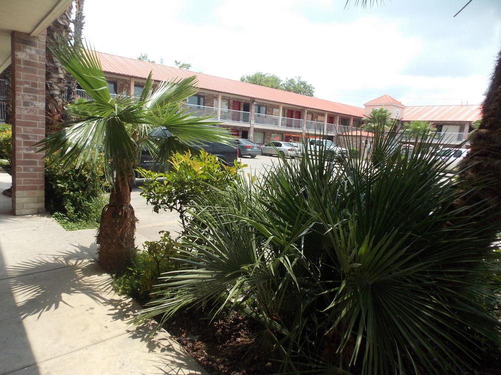 Econo Lodge Inn & Suites Downtown San Antonio Exterior photo