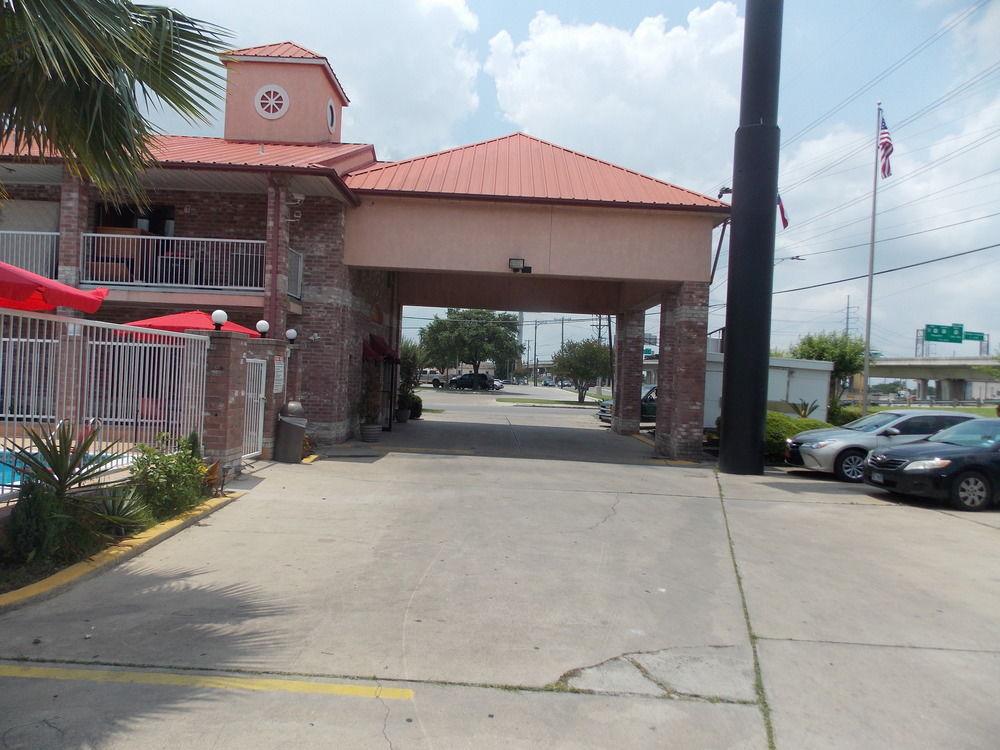 Econo Lodge Inn & Suites Downtown San Antonio Exterior photo