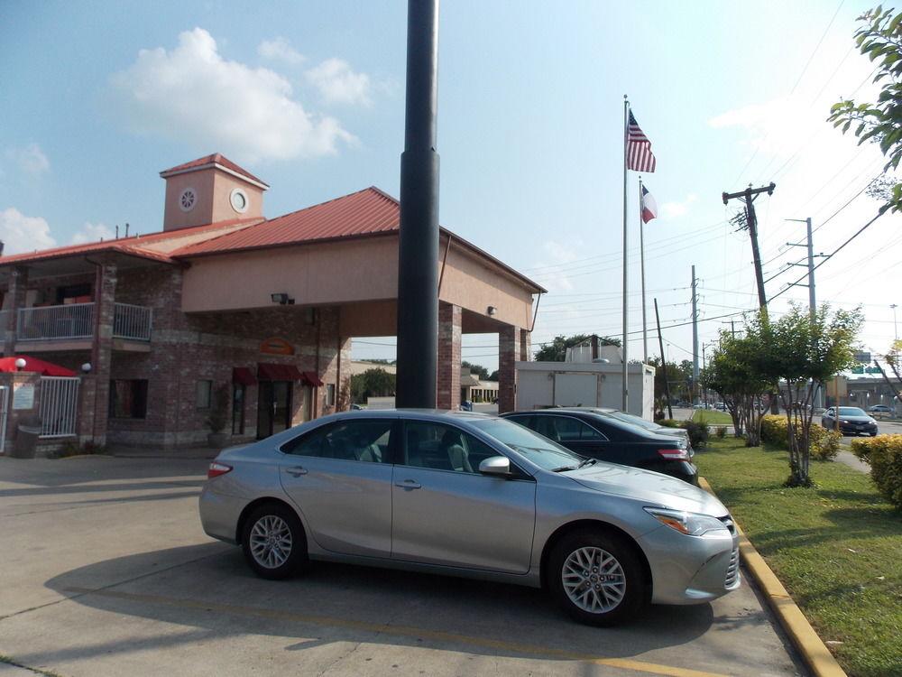 Econo Lodge Inn & Suites Downtown San Antonio Exterior photo