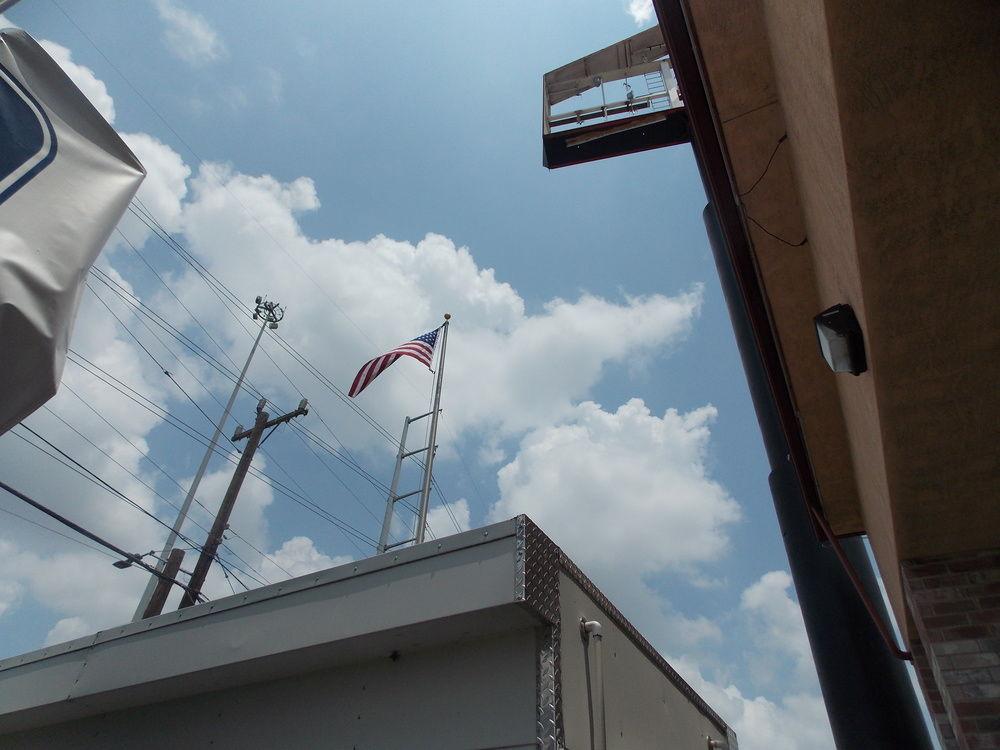 Econo Lodge Inn & Suites Downtown San Antonio Exterior photo