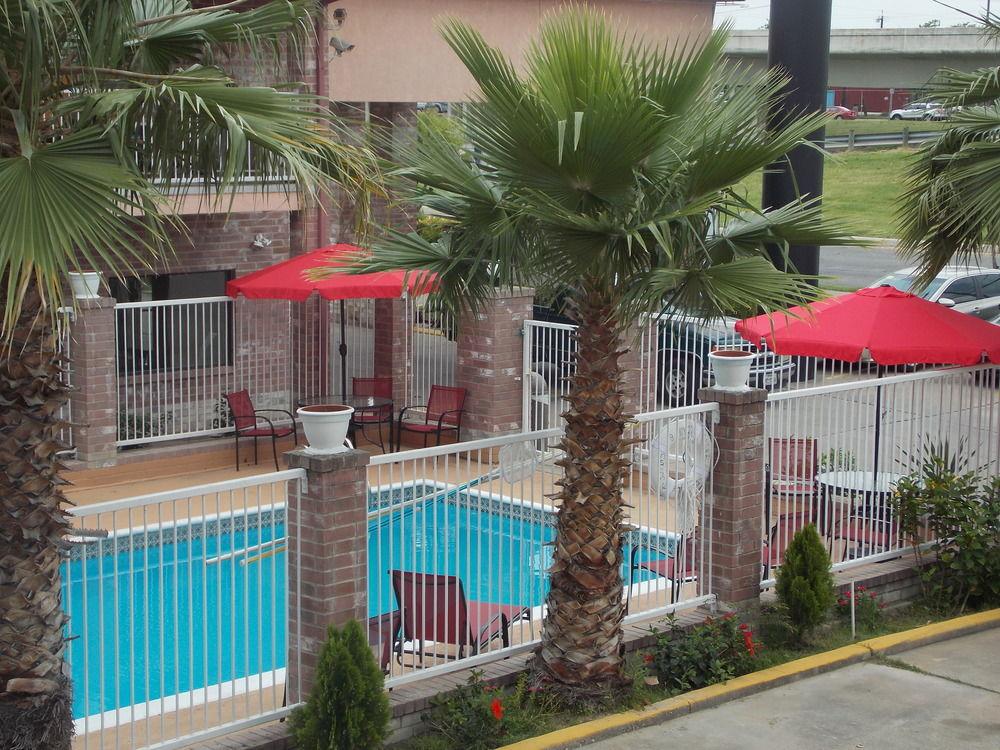 Econo Lodge Inn & Suites Downtown San Antonio Exterior photo