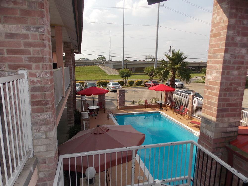 Econo Lodge Inn & Suites Downtown San Antonio Exterior photo
