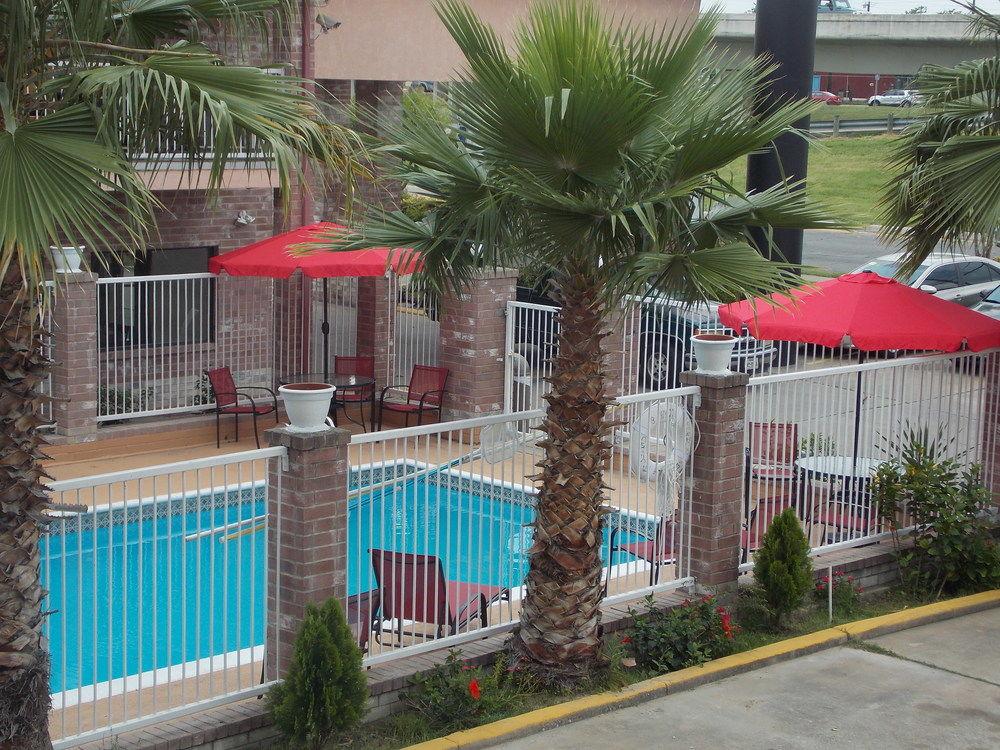 Econo Lodge Inn & Suites Downtown San Antonio Exterior photo