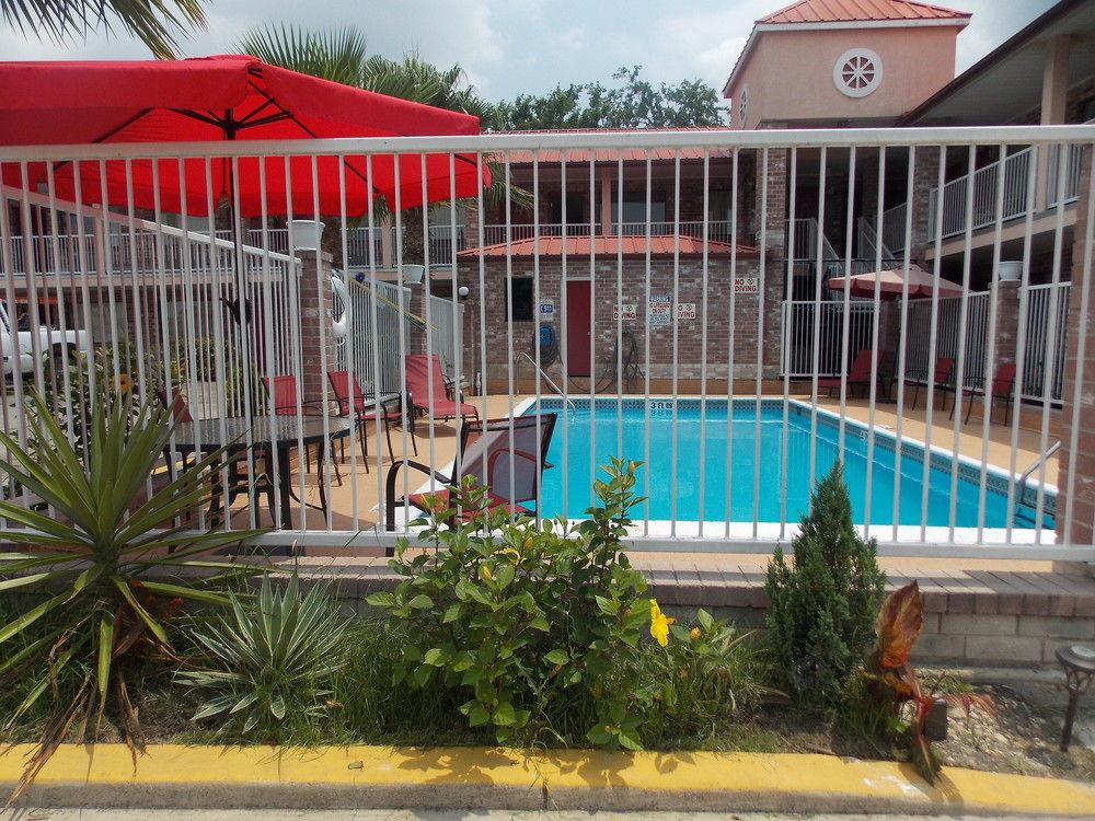 Econo Lodge Inn & Suites Downtown San Antonio Exterior photo