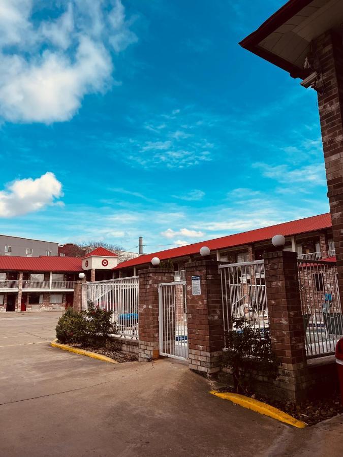 Econo Lodge Inn & Suites Downtown San Antonio Exterior photo